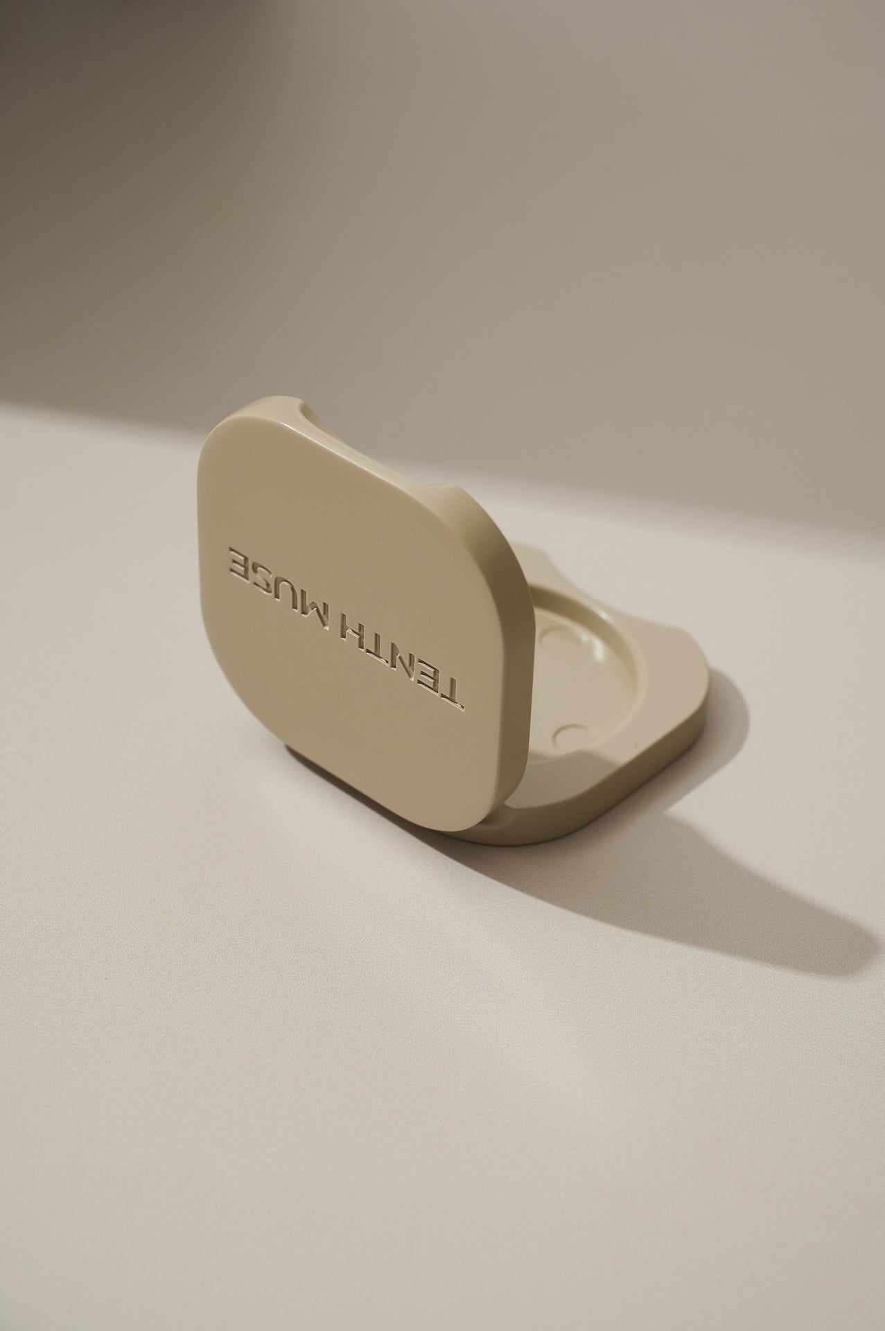 TENTH MUSE – Refillable Vessel | Clay