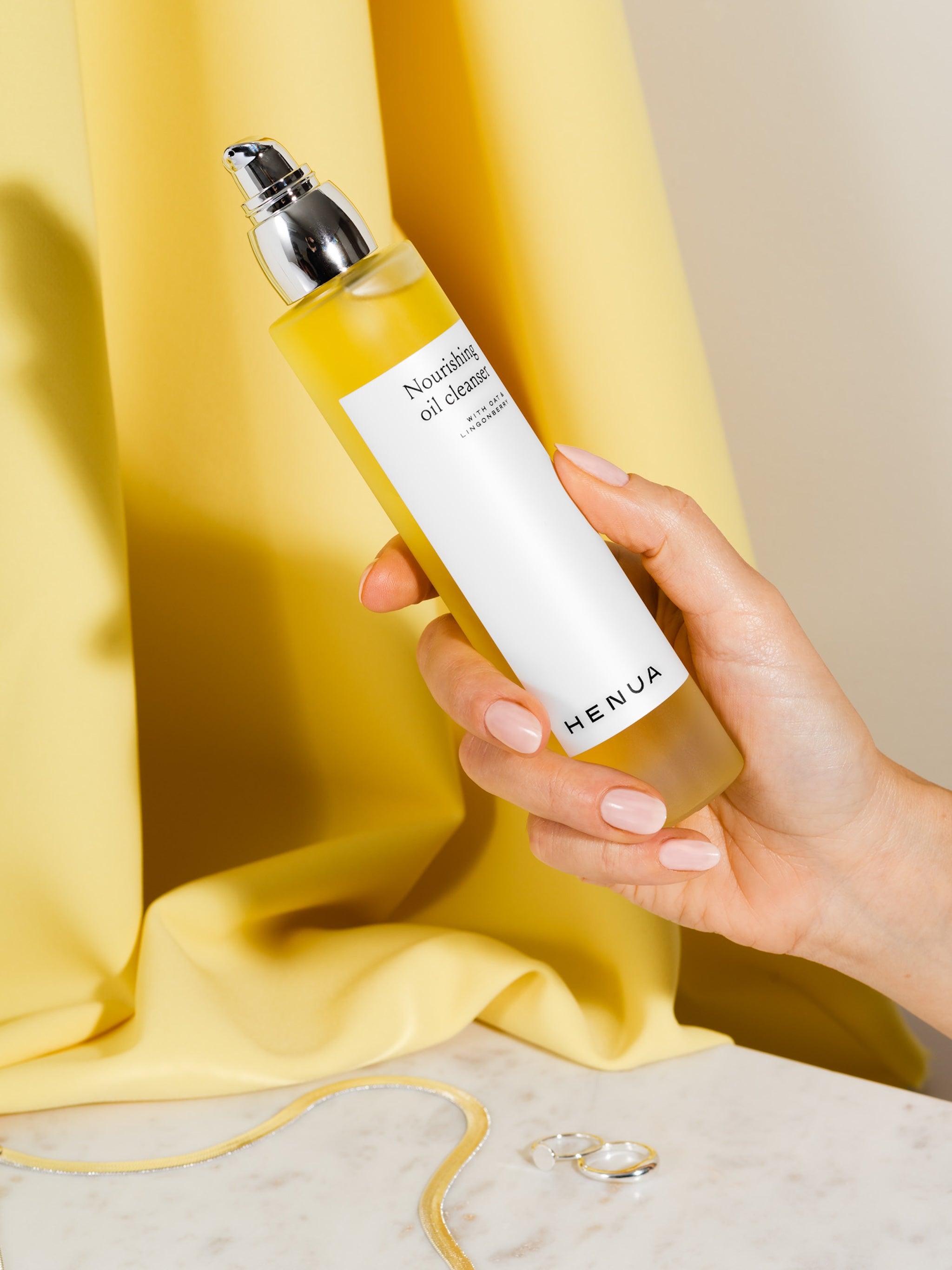 HENUA – Nourishing Oil Cleanser